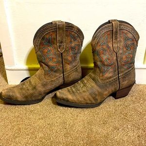 Woman's Cowgirl boots. Brand =Durango. Size 6.5. Brown.